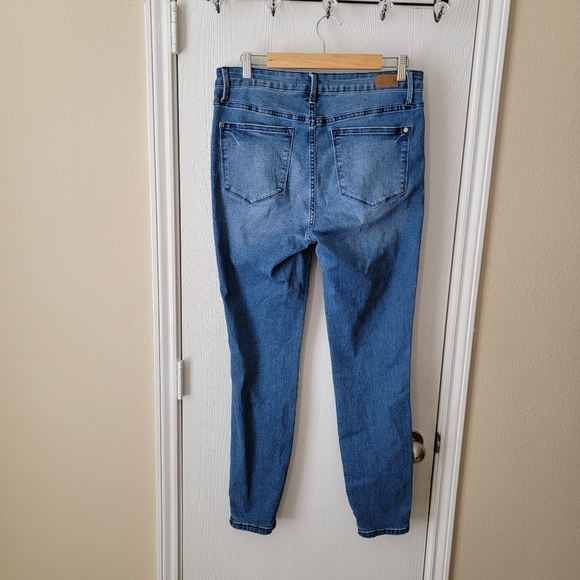 Judy Blue Skinny Fit Jeans - Picture 2 of 9